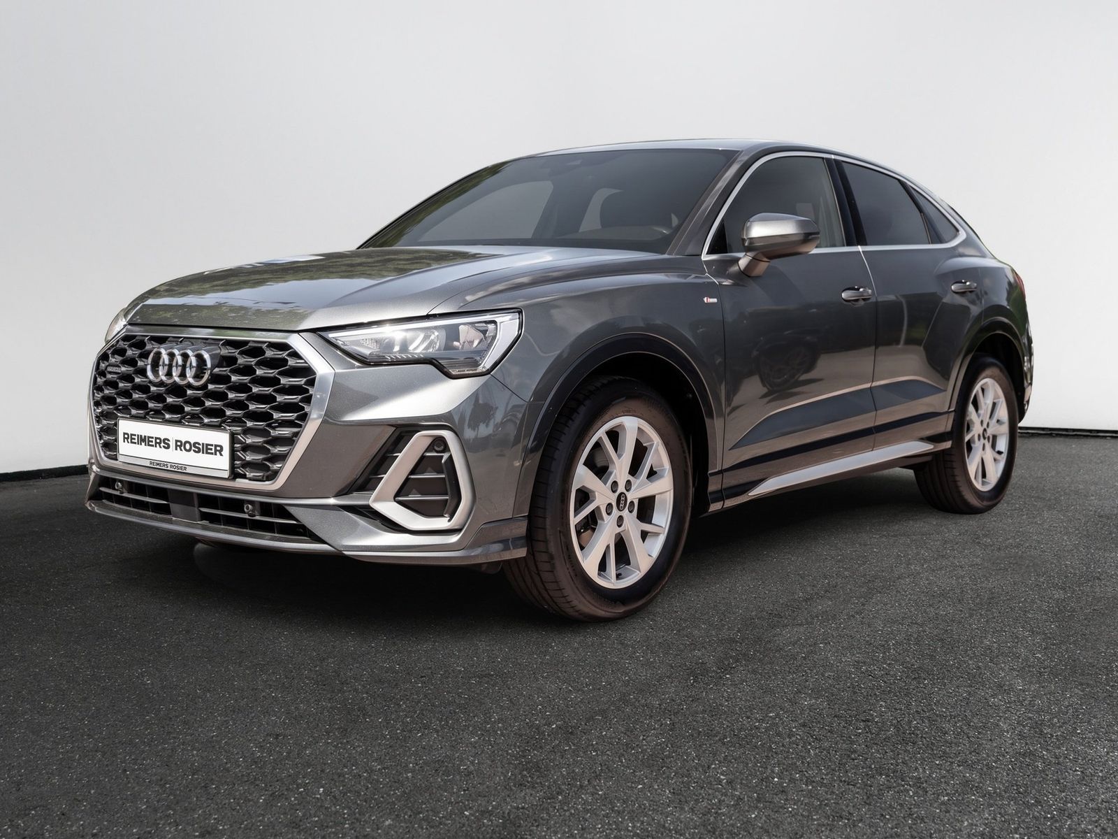 Audi Q3 Sportback S line 35 TDI imagem 2