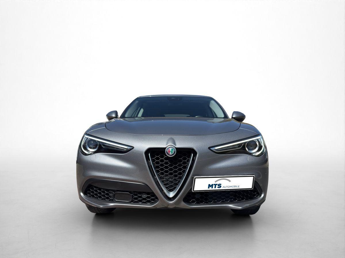 Alfa Romeo Stelvio First Edition Q4*Metallic-Lackierung*