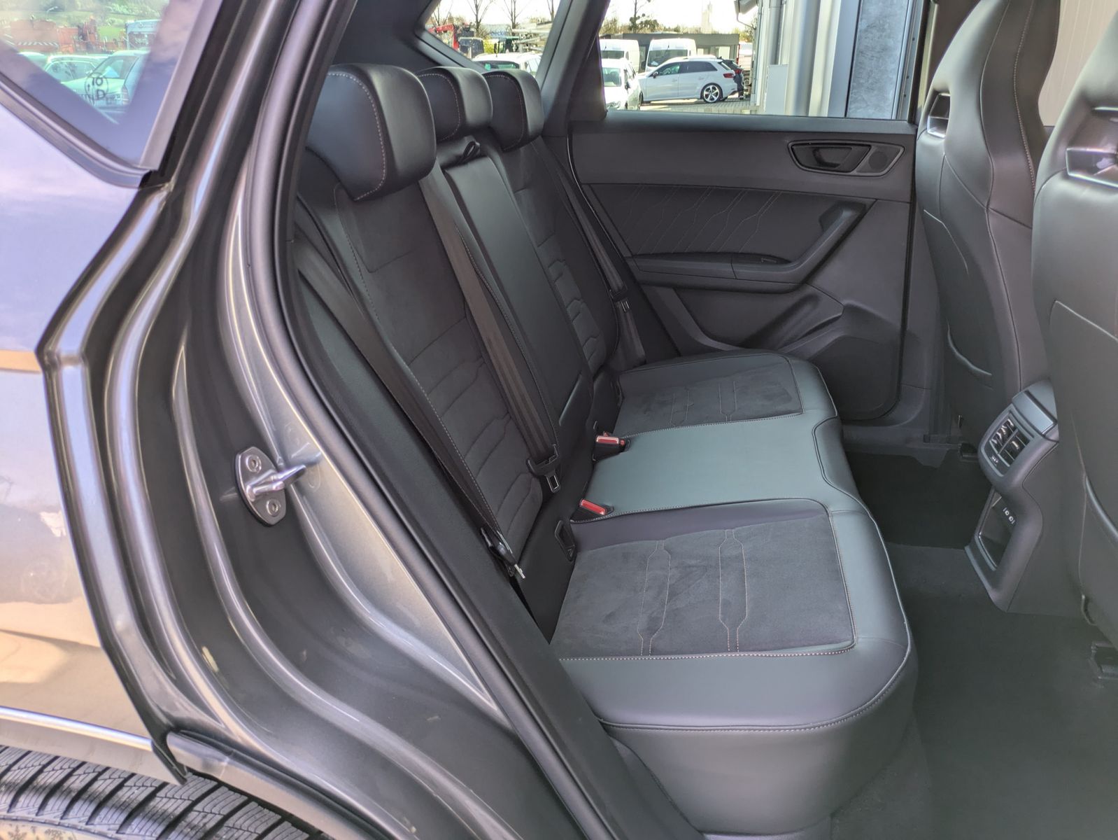 Fahrzeugabbildung CUPRA Ateca 1.5 TSI DSG AHK*LED*ACC*APP*KAMERA*19"
