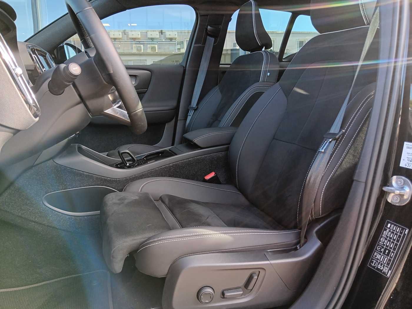 Fahrzeugabbildung Volvo XC40 Recharge Single Pro 'Glasdach, 360, e-Sitze