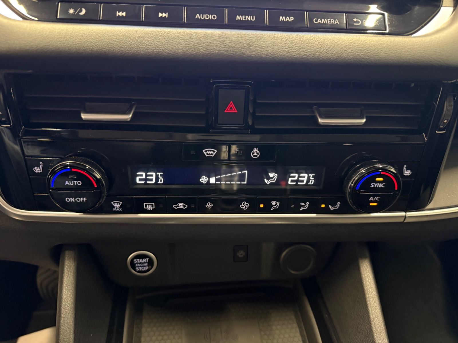 Fahrzeugabbildung Nissan Qashqai Acenta Nissan Connect Winter