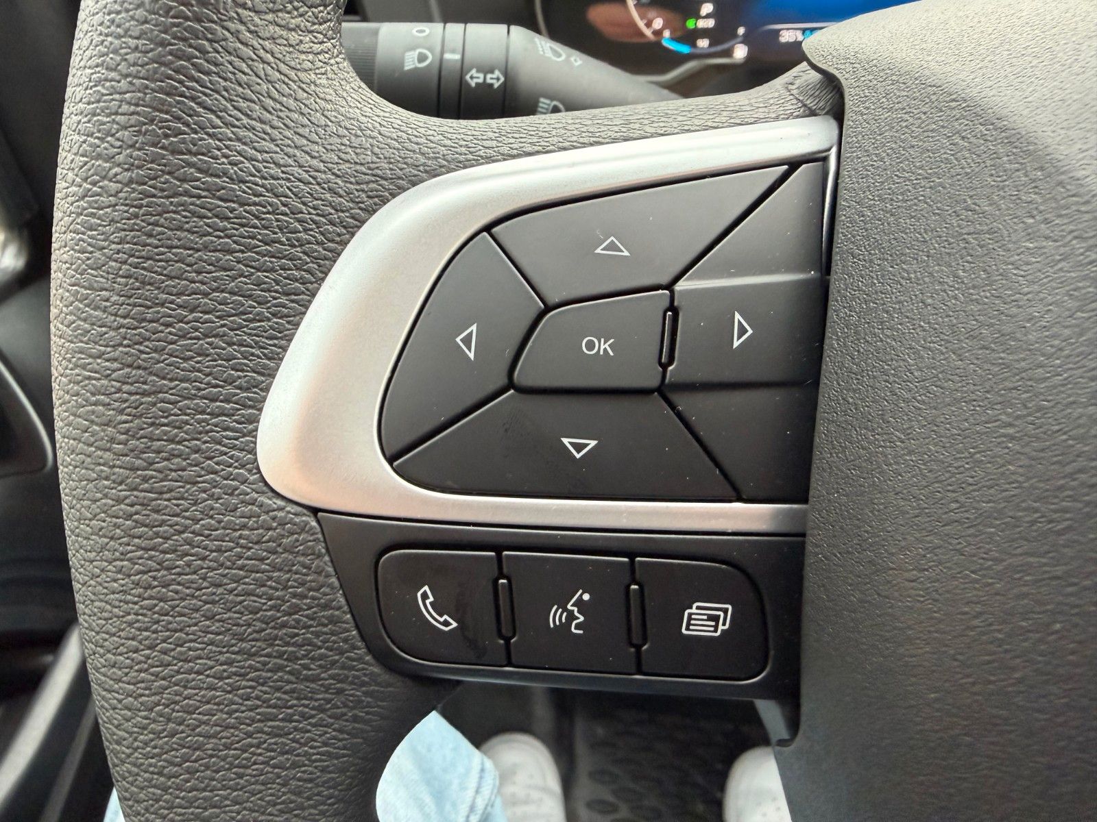 Fahrzeugabbildung Iveco Daily 35S16 A8 *R.3450mm*Automatik*AHK*7-Sitze*