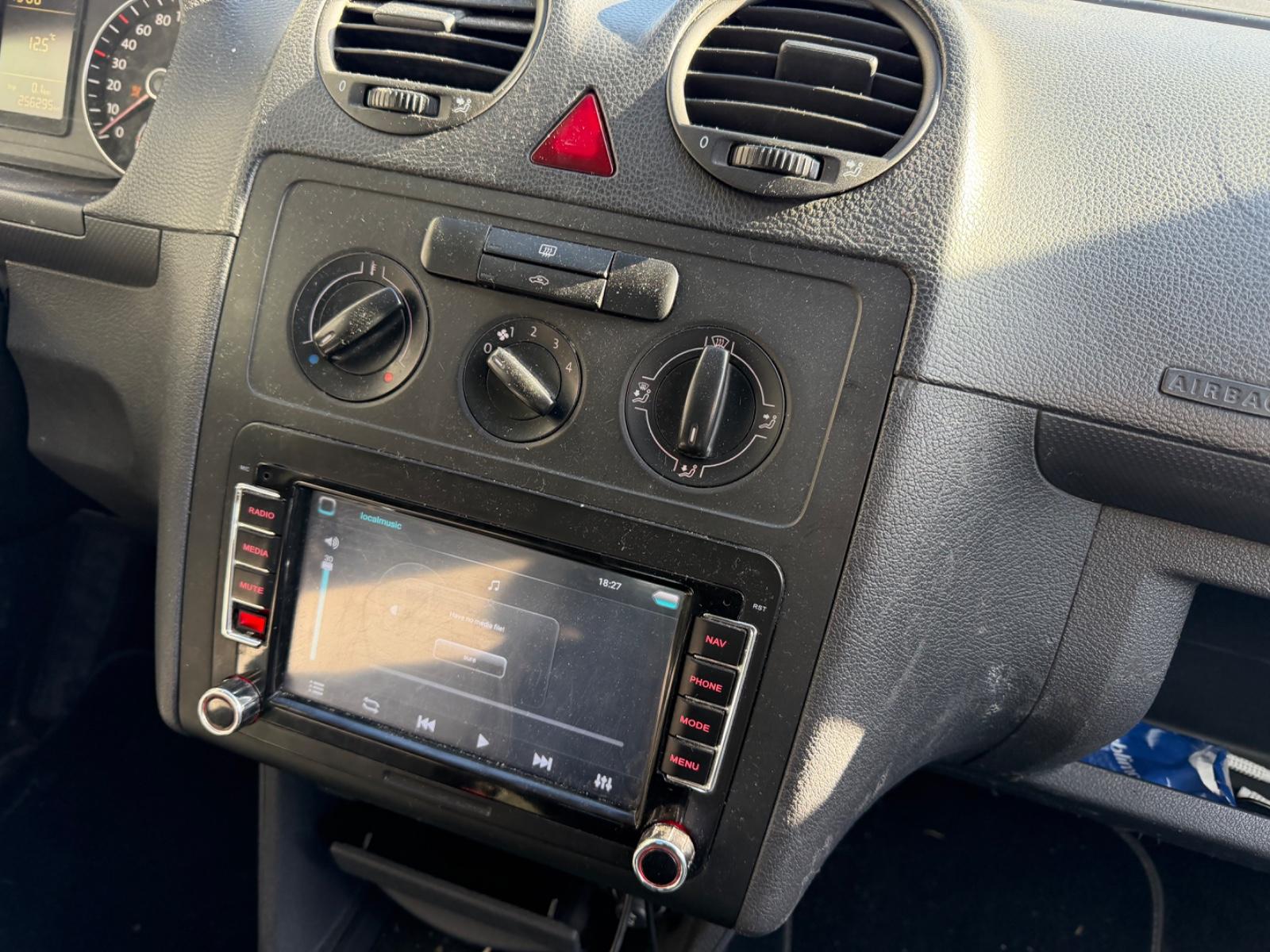 Volkswagen Caddy 2013 — photo 11