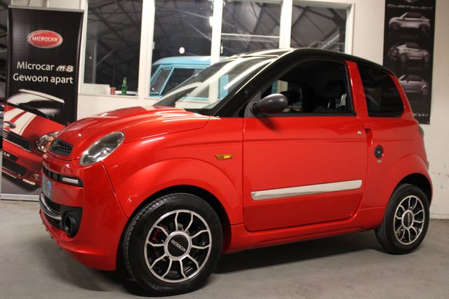 Microcar M.Go Red Black 8 PS Multimedia Mopedauto 45 KM/H