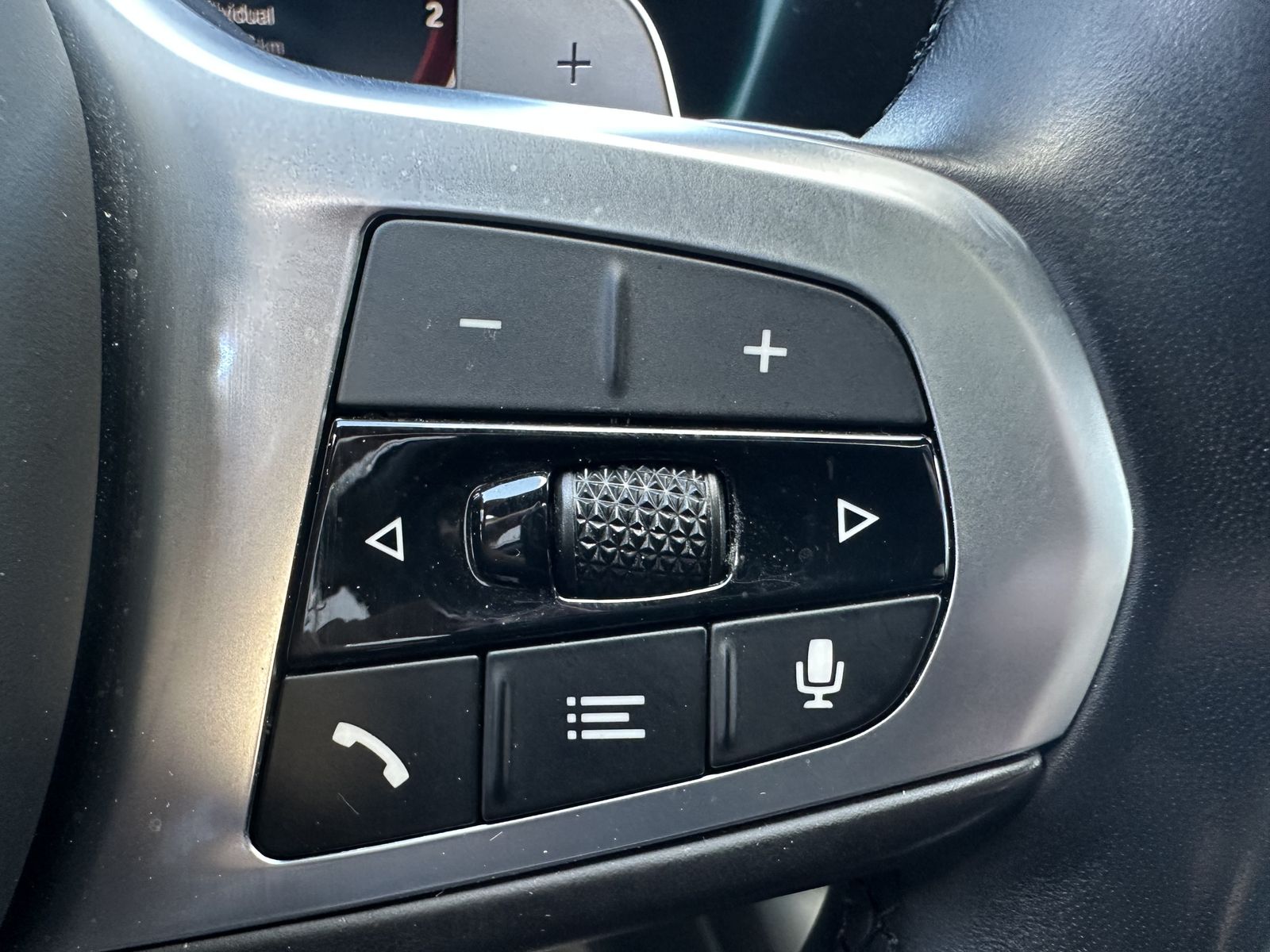 Fahrzeugabbildung BMW 330d Touring xDrive M-Sport NAV+LED+PANO+KAM+1HD