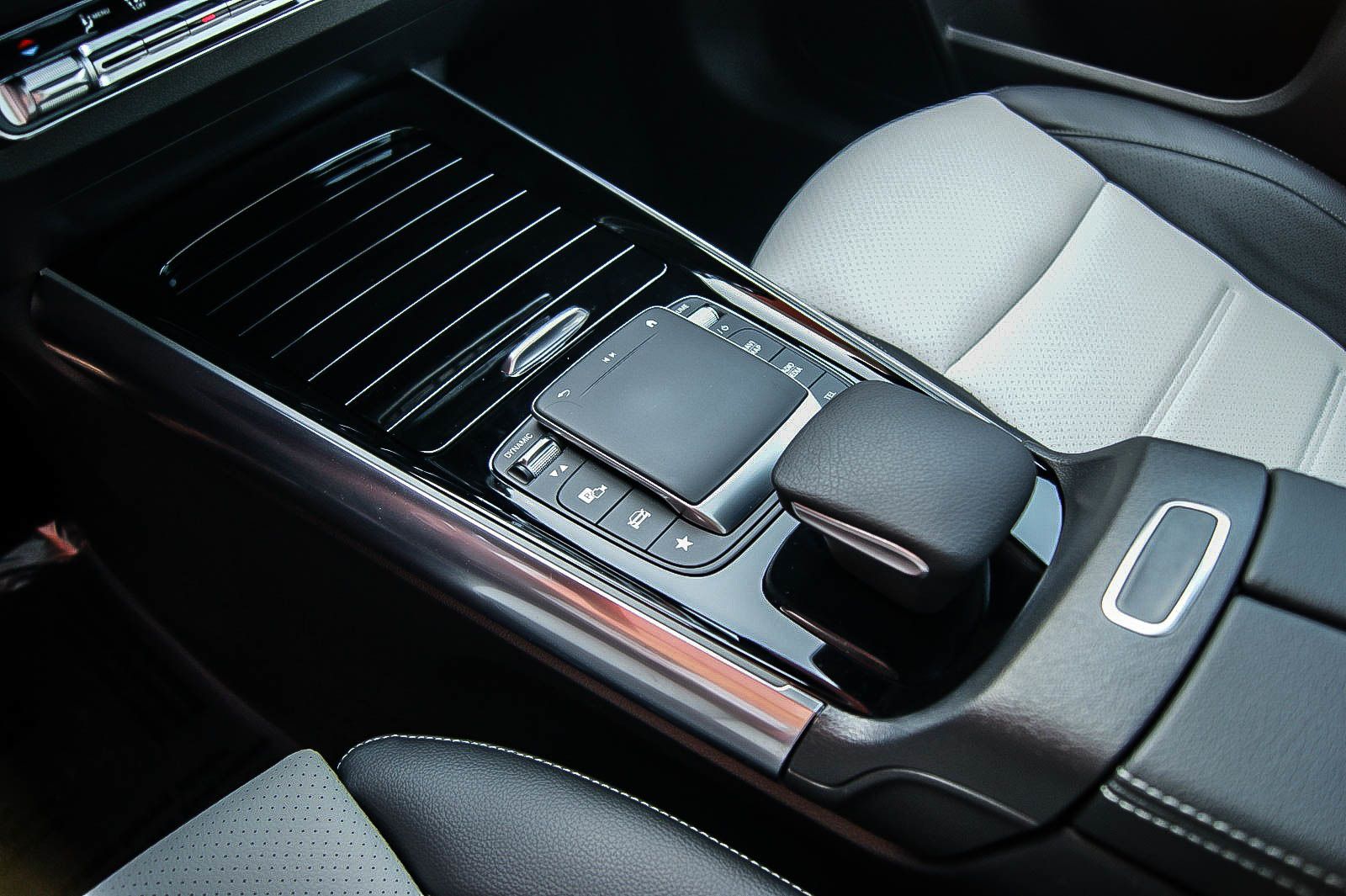 Fahrzeugabbildung Mercedes-Benz GLA 250 e AMG MBUX PANORAMA LEDER ANHZV