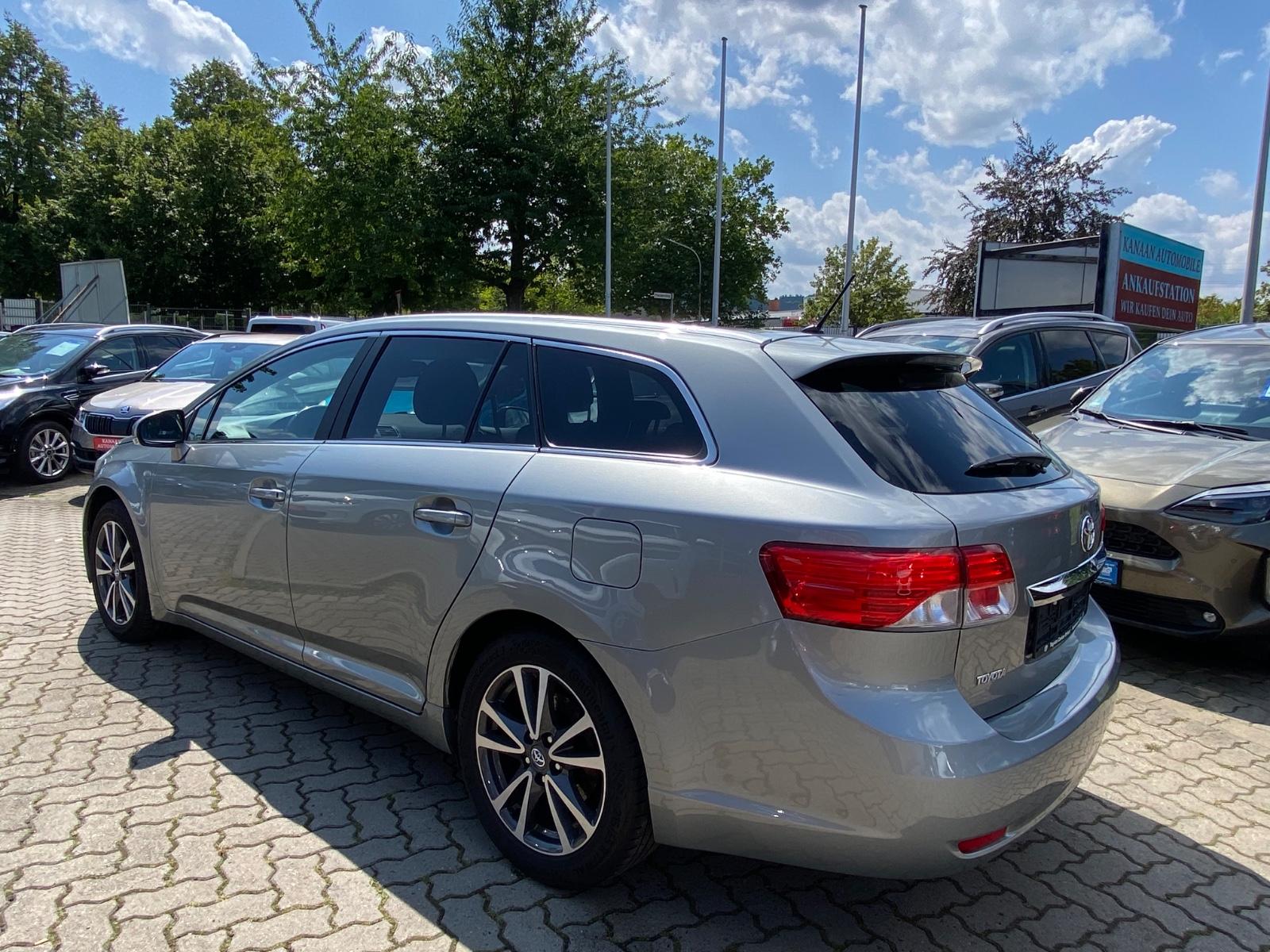 Toyota Avensis 2013 — photo 8