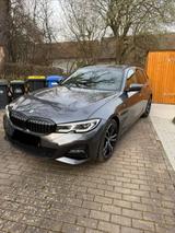 BMW 330i xDrive Touring M Sport A. M Sport - BMW 330 mit Benzin-Antrieb: Grau, Kombi