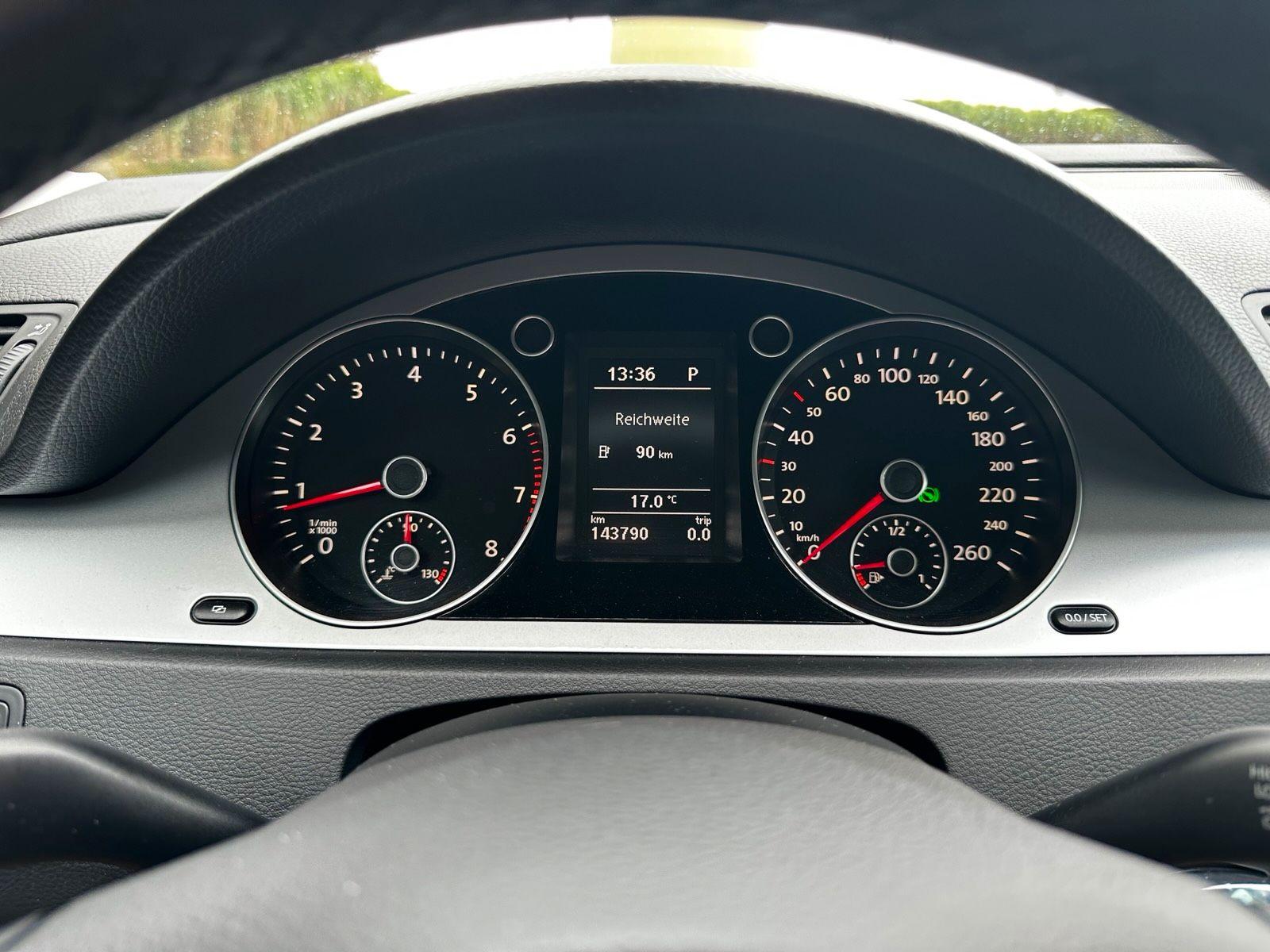 Volkswagen Passat 2009 — photo 14