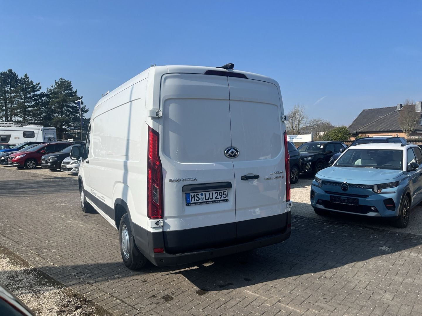 Fahrzeugabbildung Maxus Deliver9 2.0 Diesel Panel Van L3H2 FWD Base inkl