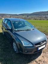 Ford Focus Turnier Benzin - Ford Focus aus 2005: Kombi