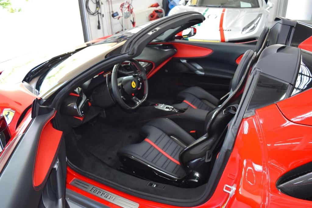 Ferrari SF90 Spider Racingsitze Lifting Carbon Kamera
