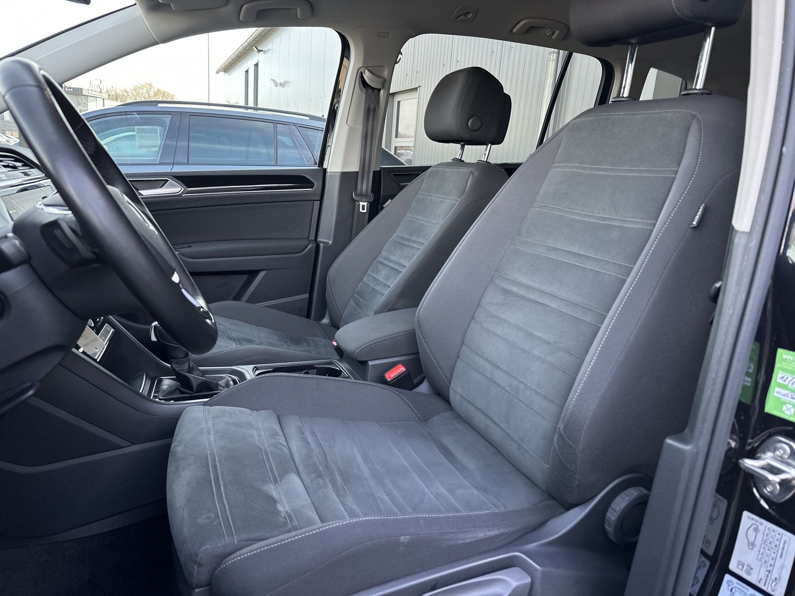 Fahrzeugabbildung Volkswagen Touran 2.0 TDI DSG Highline NAV+LED+ACC+KAM+17ZO