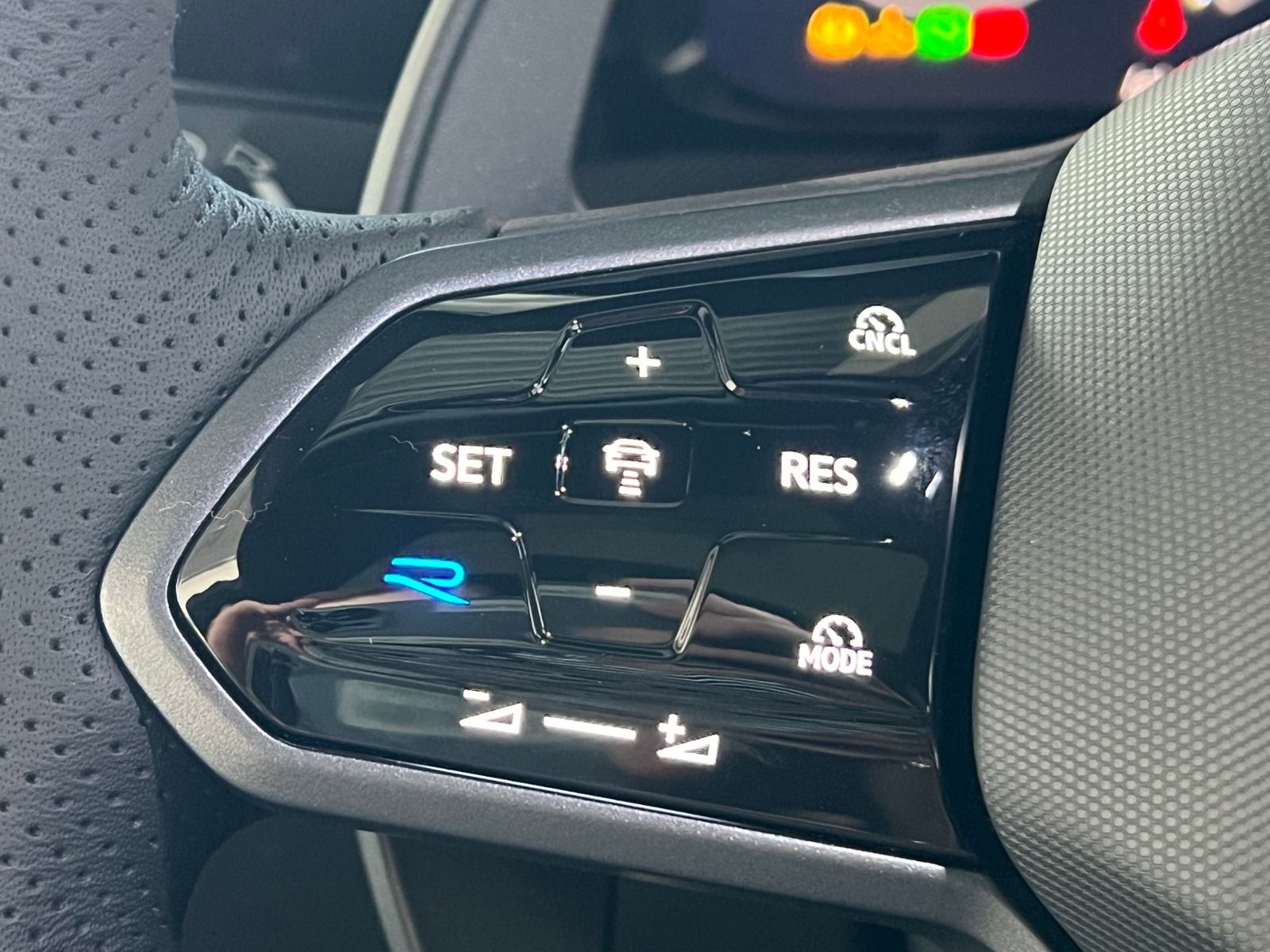 Fahrzeugabbildung Volkswagen Golf VIII R 2.0 TSI DSG 4MOTION *R-Performance P