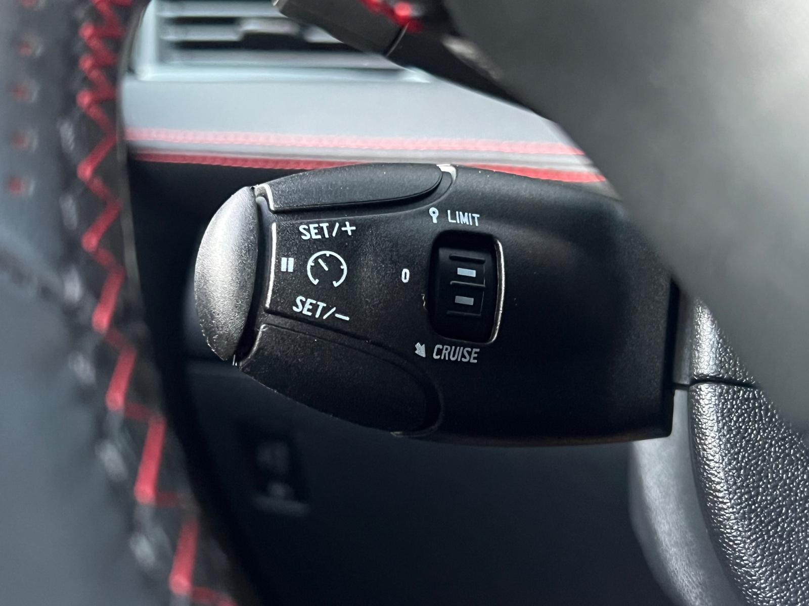 Peugeot 208 GTi*1.Hand*LED*Pano*Navi*Shz*Leder*Scheckh.*