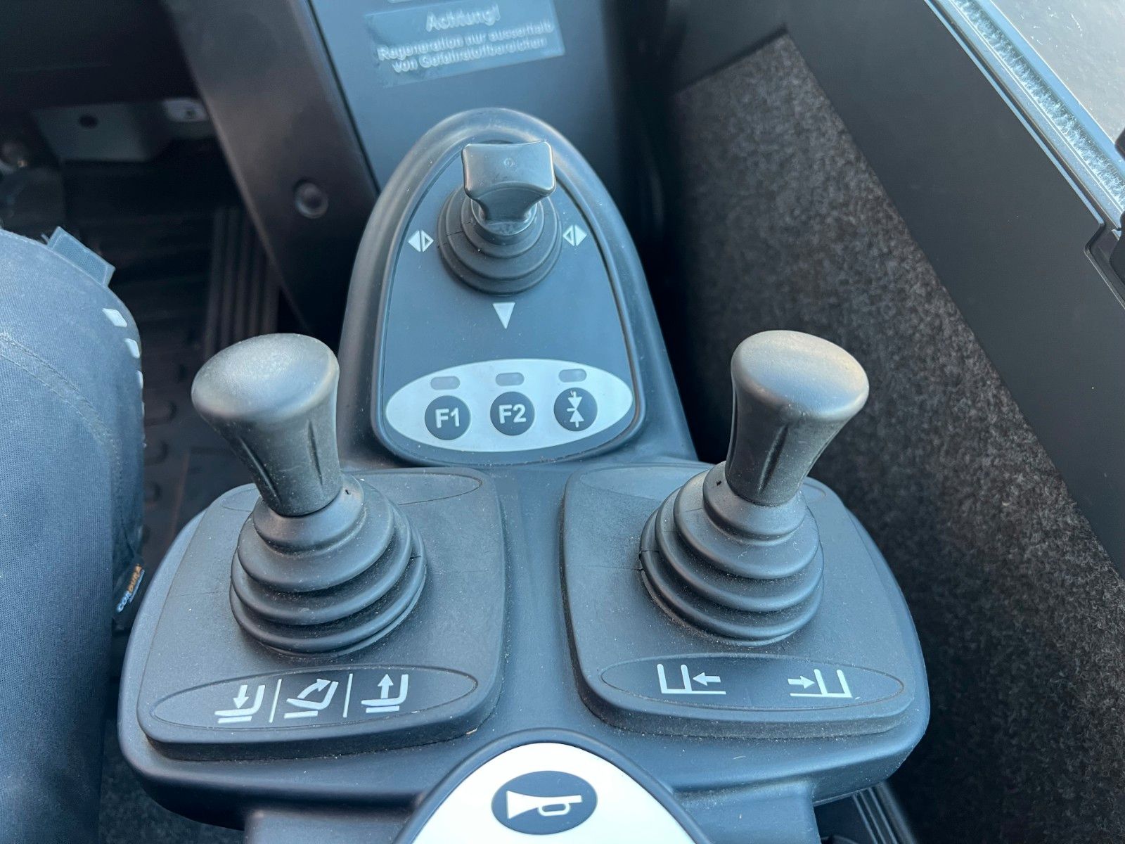 Fahrzeugabbildung Still RX70-30 / Triplex: 4.60m / nur 568h / SS / Waage