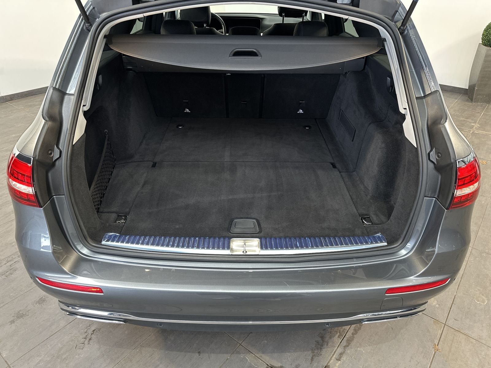Fahrzeugabbildung Mercedes-Benz E 220d T 4Matic Avantgarde NAV+LED+WIDESCEEN+KAM