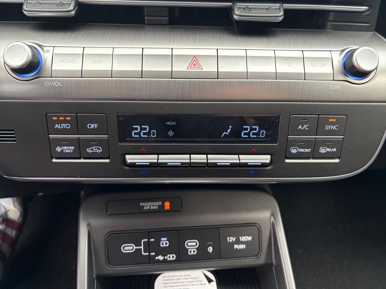 Fahrzeugabbildung Hyundai KONA TREND SHZ*LHZ*NAVI*CARPLAY*LM*ZV*