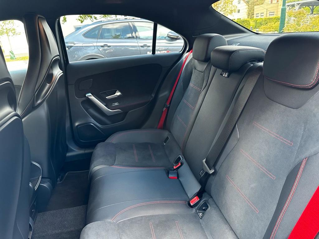 Mercedes-Benz A 35 AMG