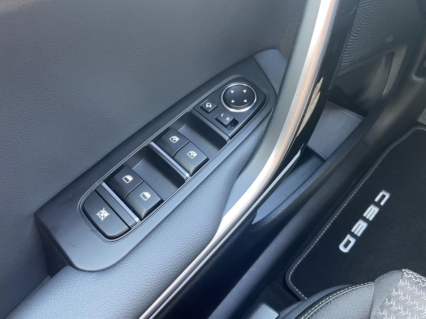 Kia Ceed_sw Ultimate Edition AppleCarPlay P8 P9
