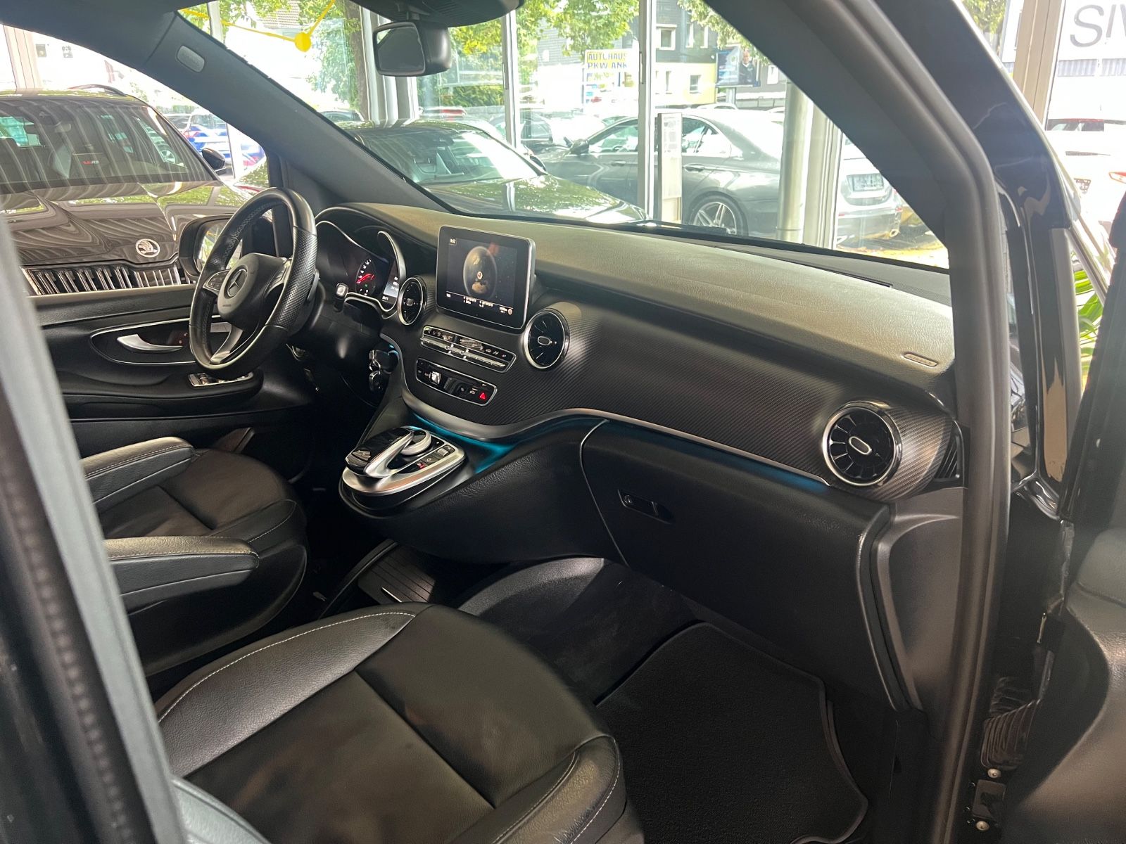 Fahrzeugabbildung Mercedes-Benz V 250 d EDITION AMG LINE kompakt *7.SITZER*