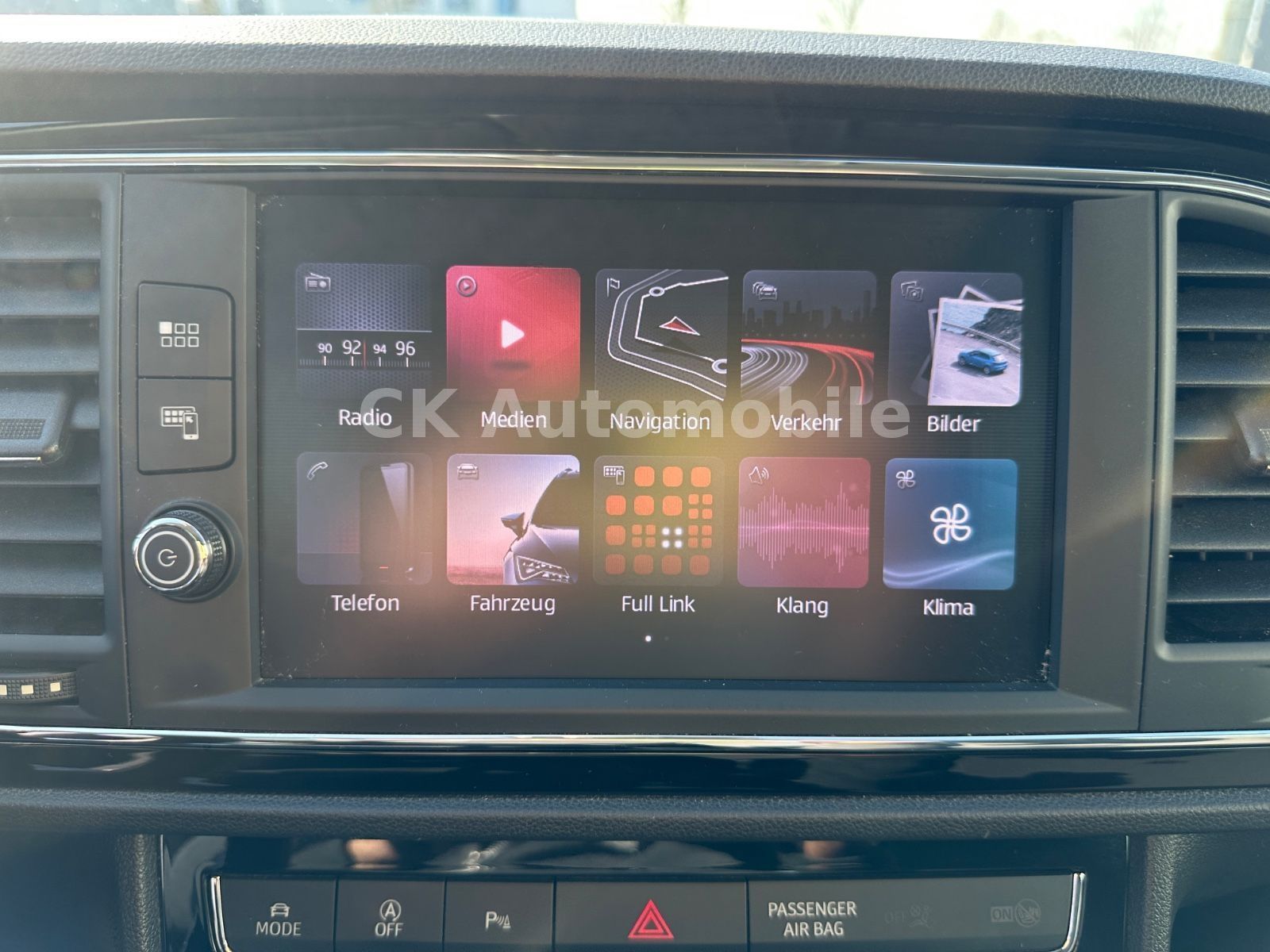 Fahrzeugabbildung SEAT Leon ST 1.5 TSI FR/Navi/Klima/LED/Tempomat/PDC