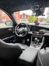 Alfa Romeo Giulia 2.0 Turbo 16V 206kW AT8-Q4 Veloce - silberne Alfa Romeo Giulia