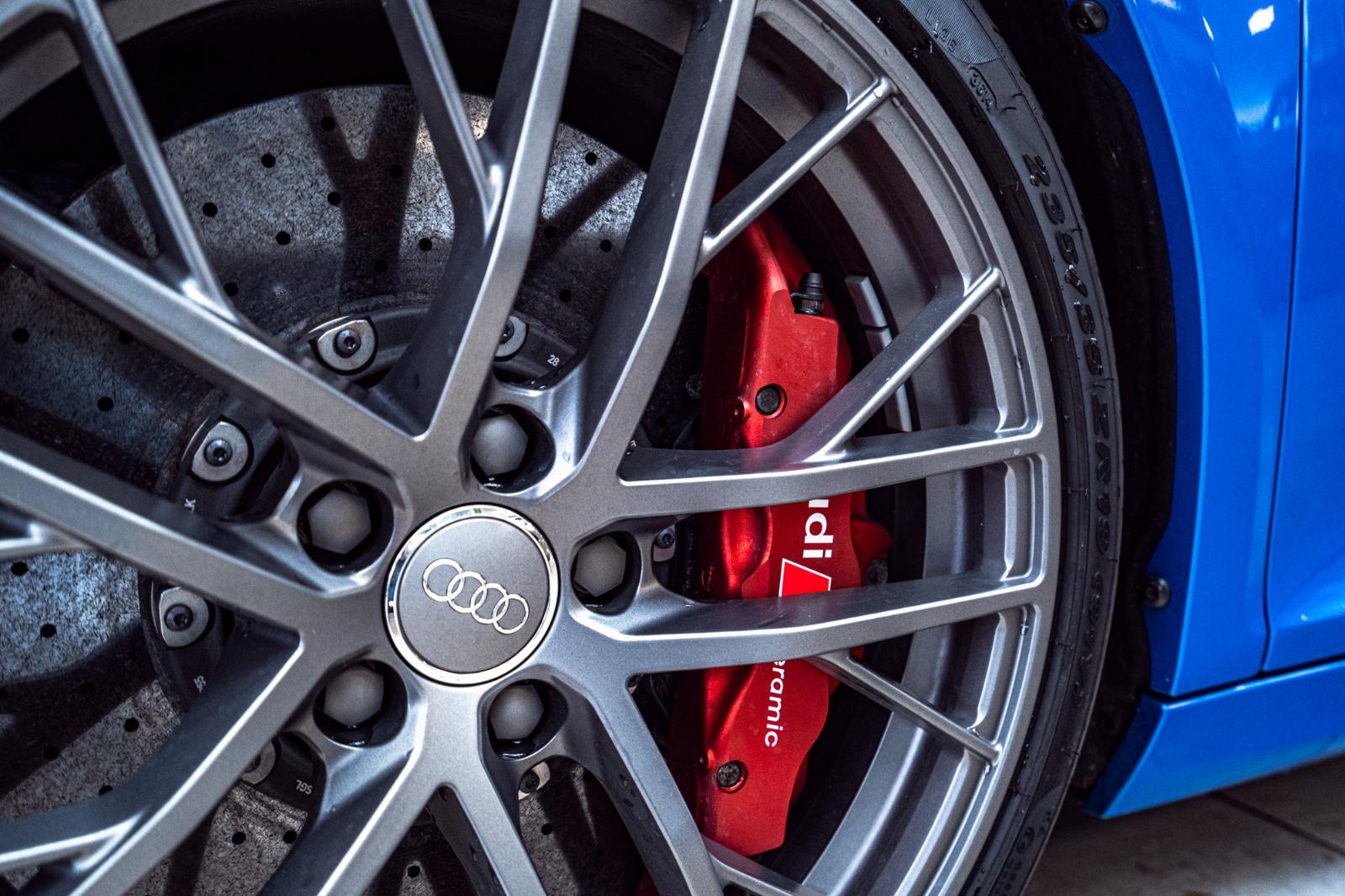 Audi R8 LMX V10 5.2 FSI 570 ch • Série limitée n° 10/99 • 13 400 km • Carbone • Céramique • B&O