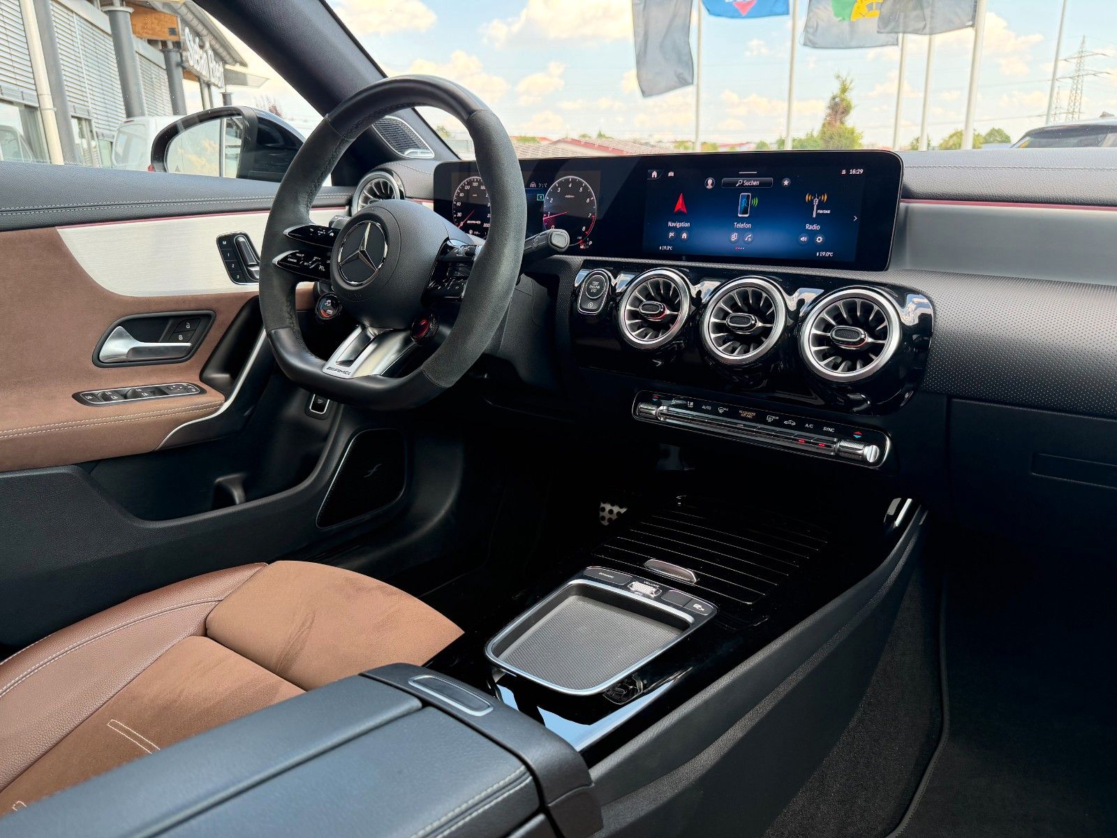 Fahrzeugabbildung Mercedes-Benz CLA 45 S AMG+Pano+Burm+Memory+Distr+HUD+360