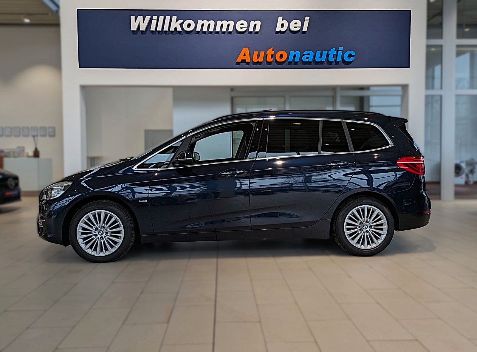 Fahrzeugabbildung BMW 220d Gran Tourer LEDER NAVI HUD PANO LED CAM