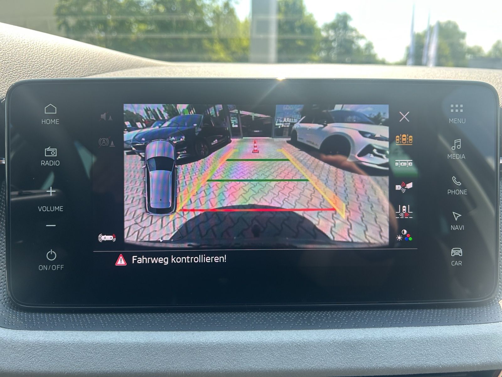 Fahrzeugabbildung SKODA Kamiq 1.0 TSI Selection DSG MATRIX AHZV