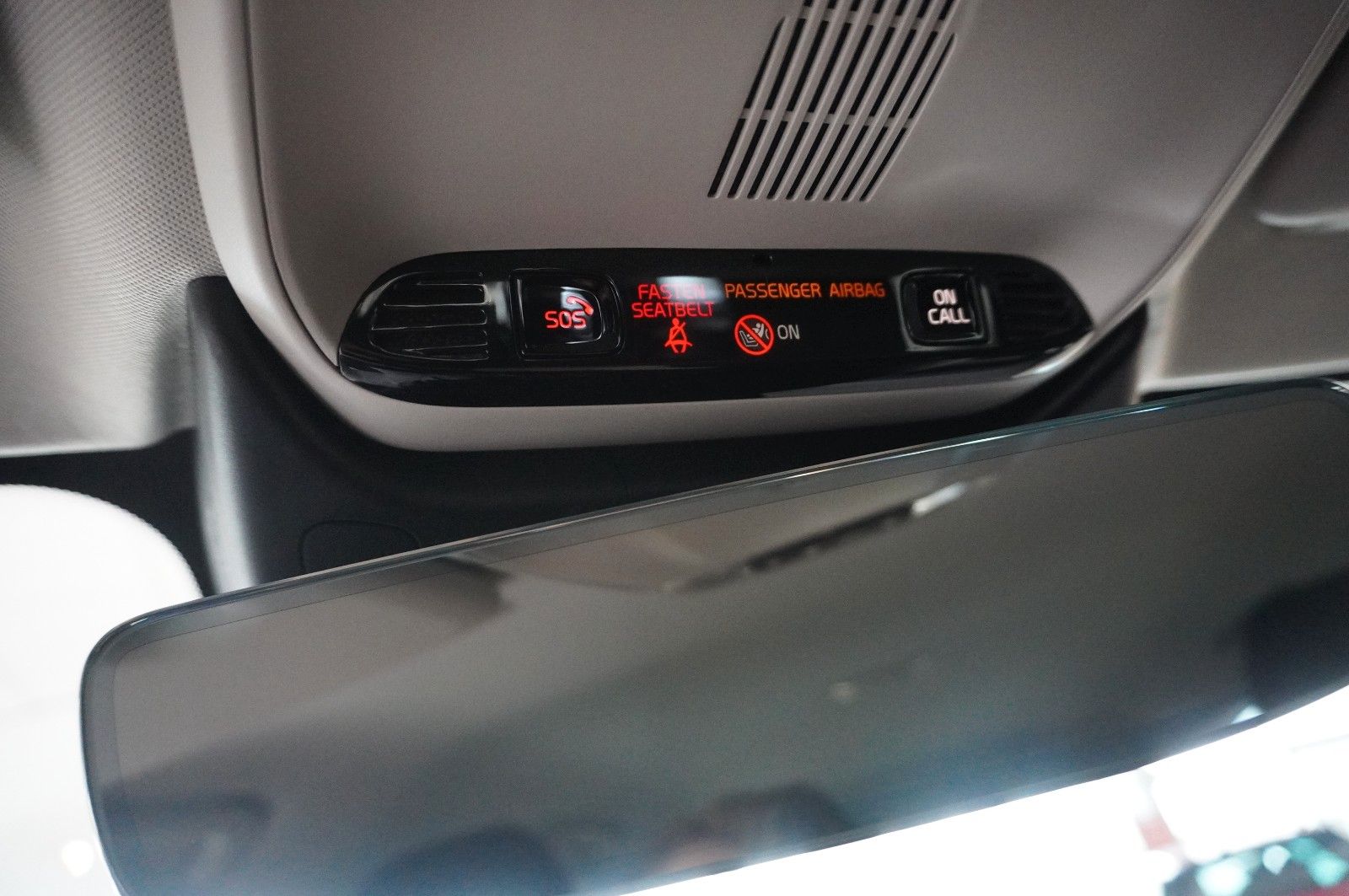 Fahrzeugabbildung Volvo V60 Kombi B4 MOMENTUM PRO NAVI/LED/KAMERA/VIRT.