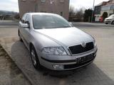 Skoda Octavia Octavia II 1.6 Elegance Klima Sitzheiz.  - Skoda Octavia mit Benzin-Antrieb: Limousine, 1.6