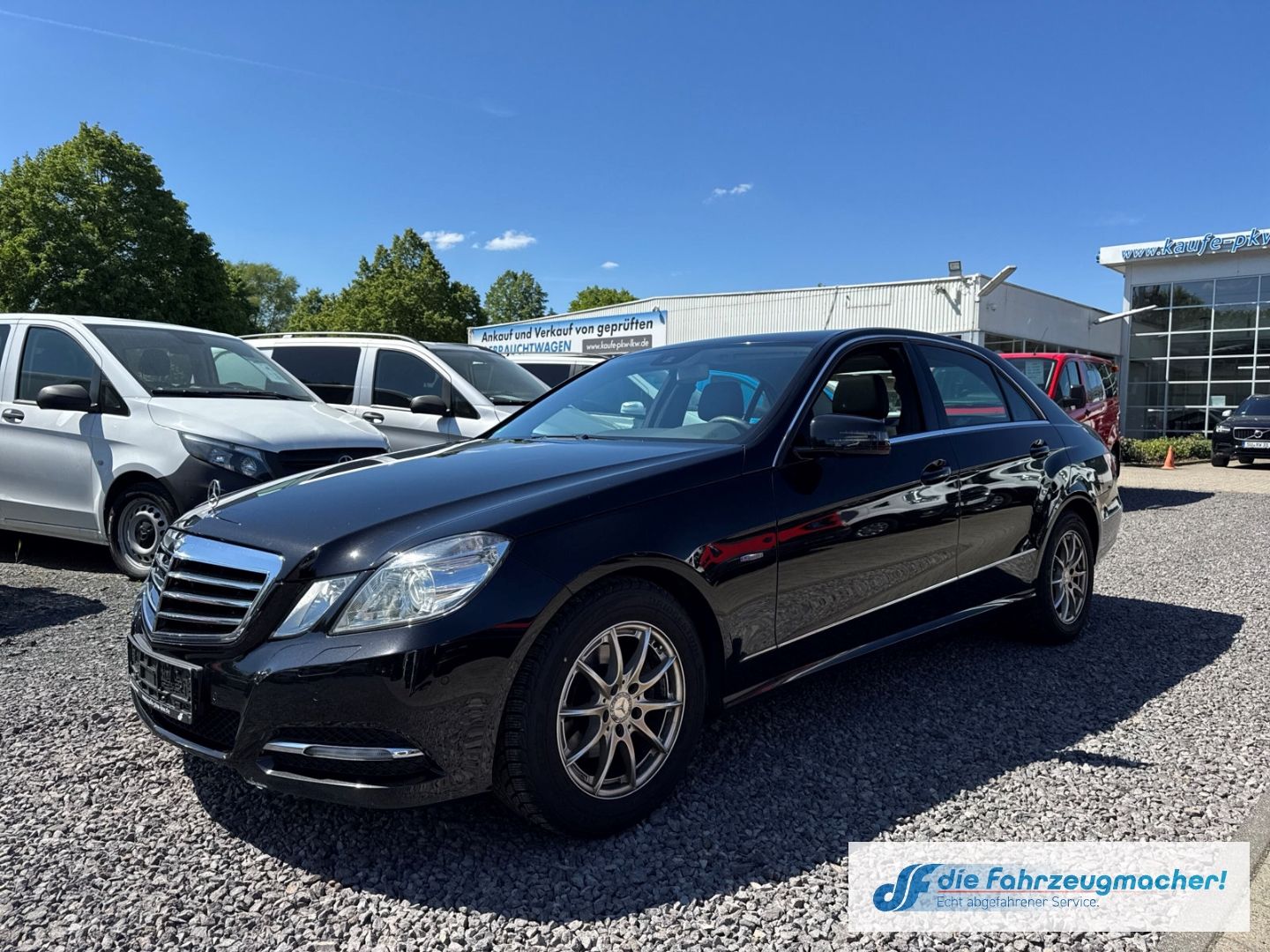 Fahrzeugabbildung Mercedes-Benz E 200 CGI BlueEfficiency Navi Bi-Xenon Kurvenlic