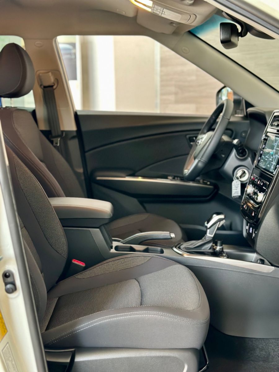 Fahrzeugabbildung Ssangyong Tivoli Quartz 1,5P 2WD AUT*Navi*LED*Klima*Sommer