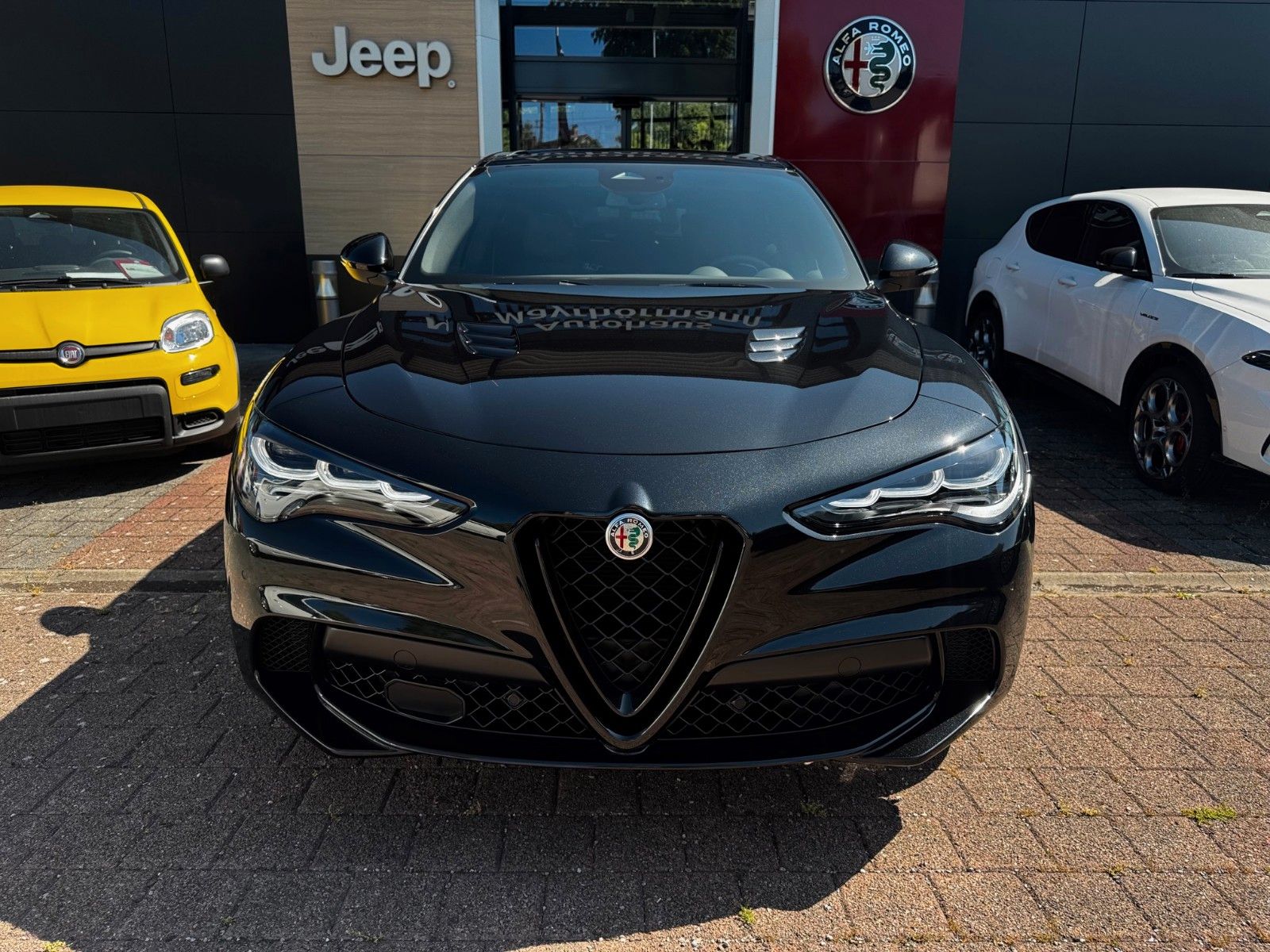 Fahrzeugabbildung Alfa Romeo QUADRIFOGLIO 2.9 V6 Bi-Turbo Q4 Glasdach Memory