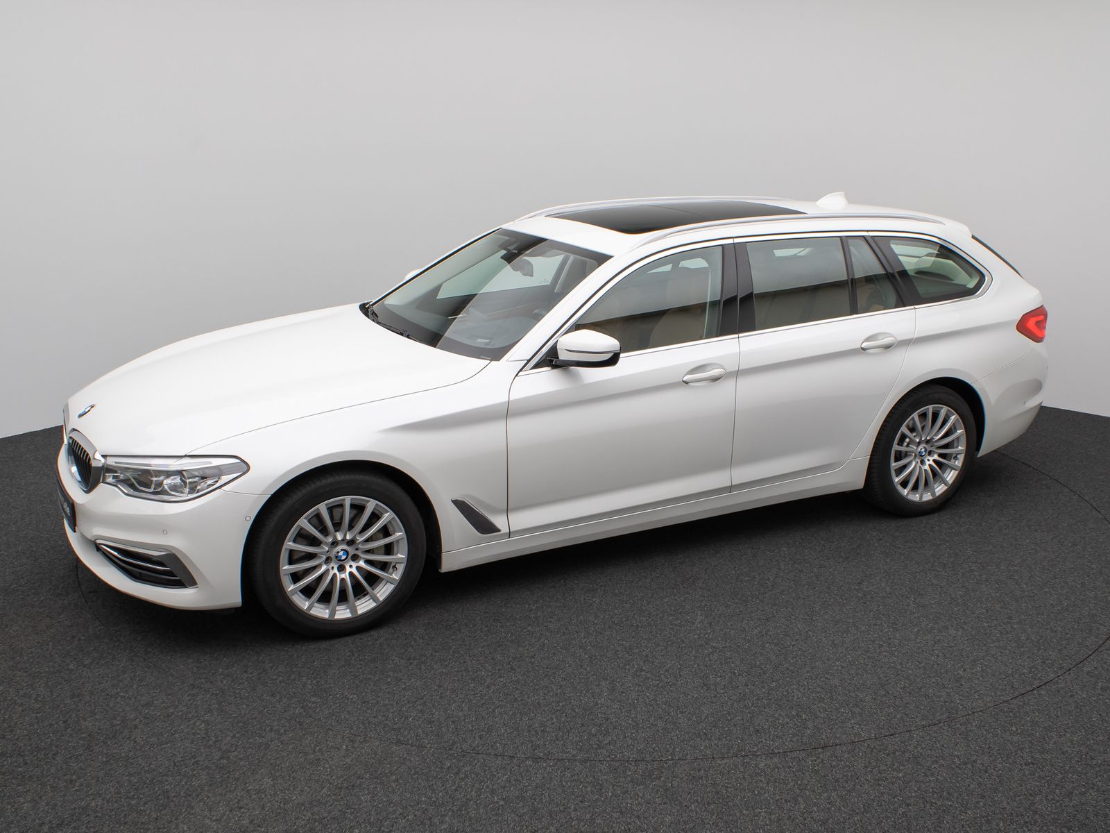 Fahrzeugabbildung BMW 530d xD Luxury Line Panorama Kamera HUD DAB HiFi