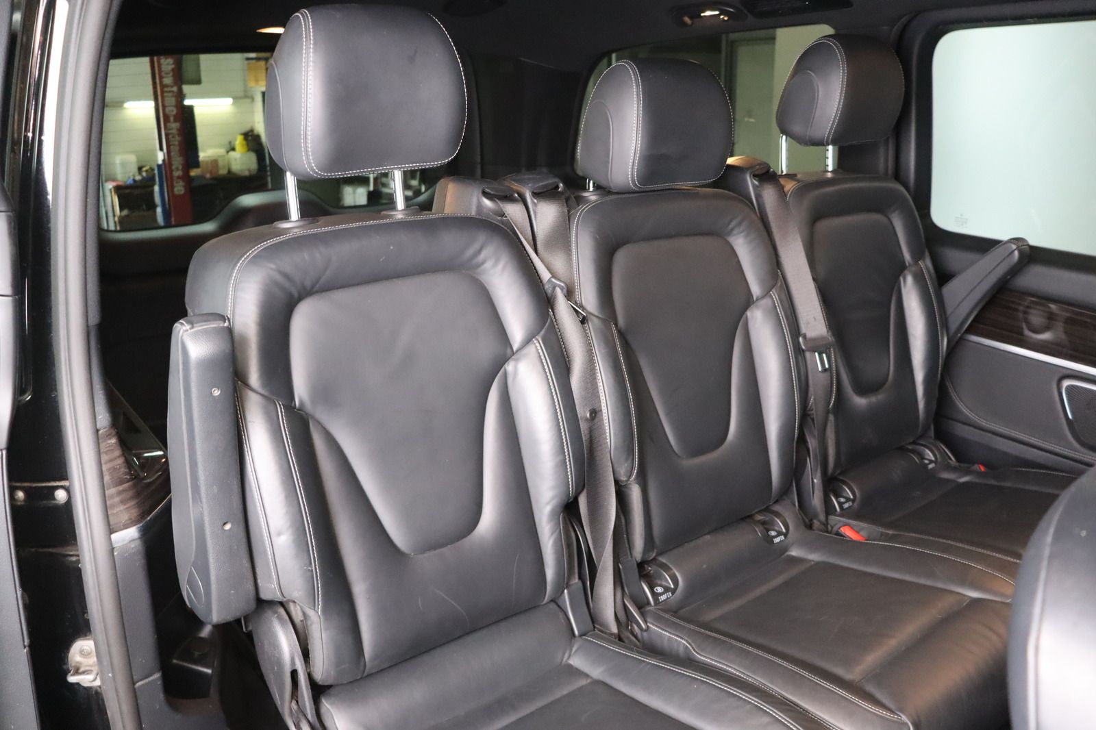 Fahrzeugabbildung Mercedes-Benz V 300 d AMG 4M * DIS * 360 * Burmeister