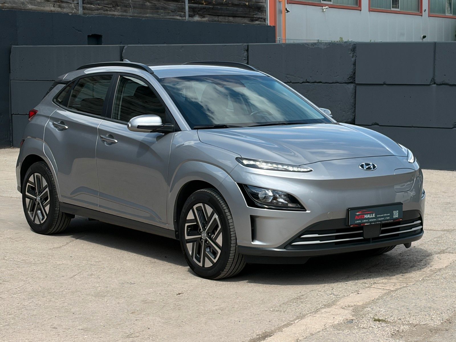 Fahrzeugabbildung Hyundai KONA E Select ACC PDC CAM SHZ LHZ LKA CarPlay