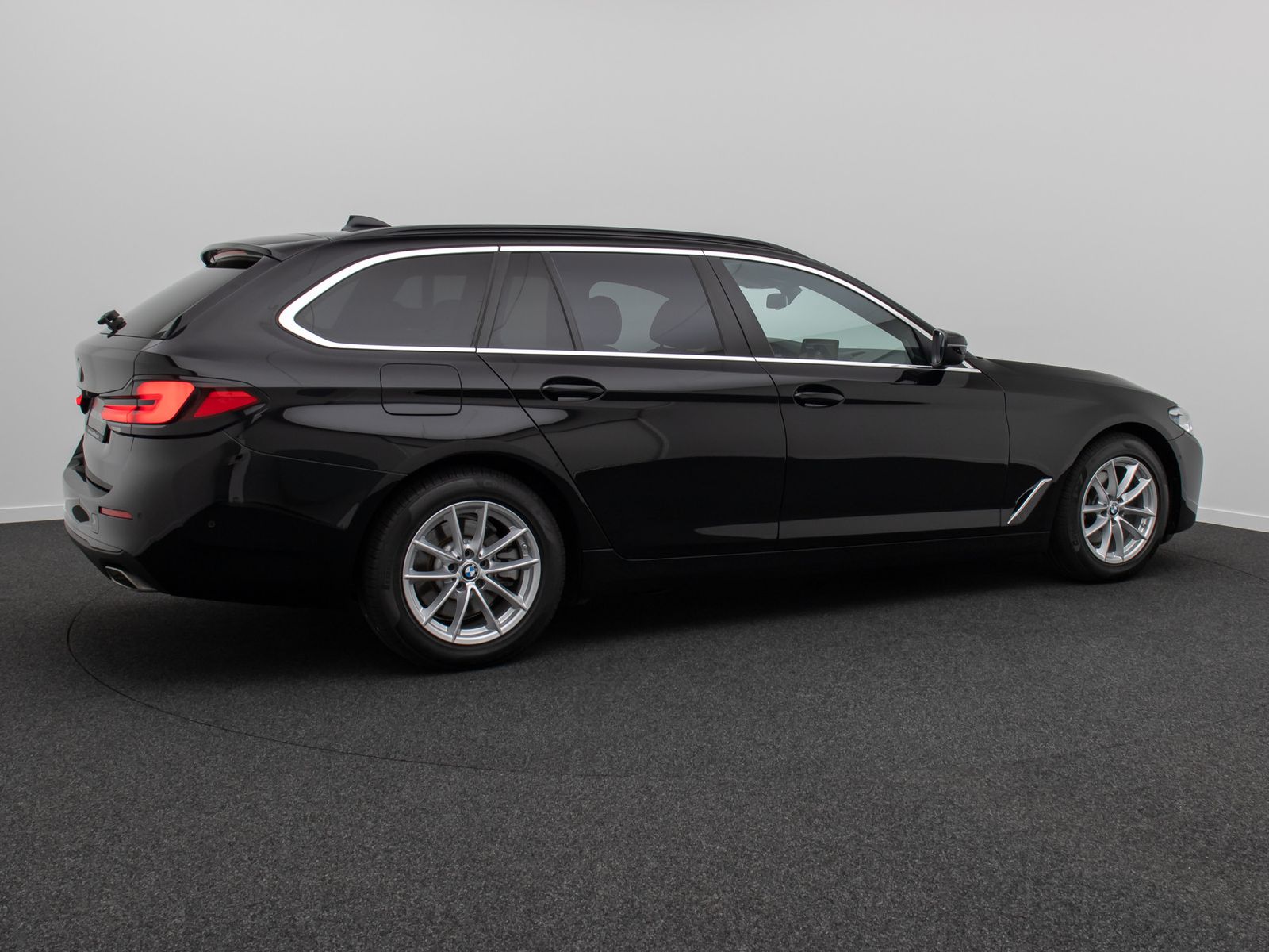 Fahrzeugabbildung BMW 520d Sport Kamera DAB Alarm Leder Panorama H/K