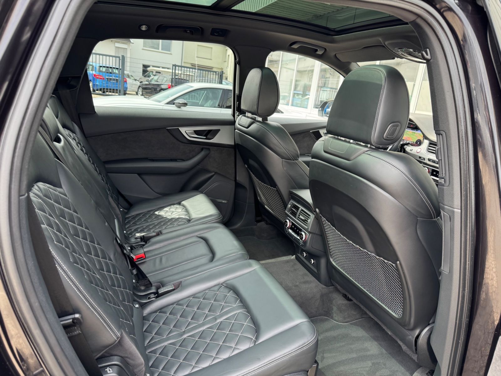 Fahrzeugabbildung Audi SQ7/RAUTEN-SITZE/PANO/AHK/360°Cam/Carbon/BOSE/