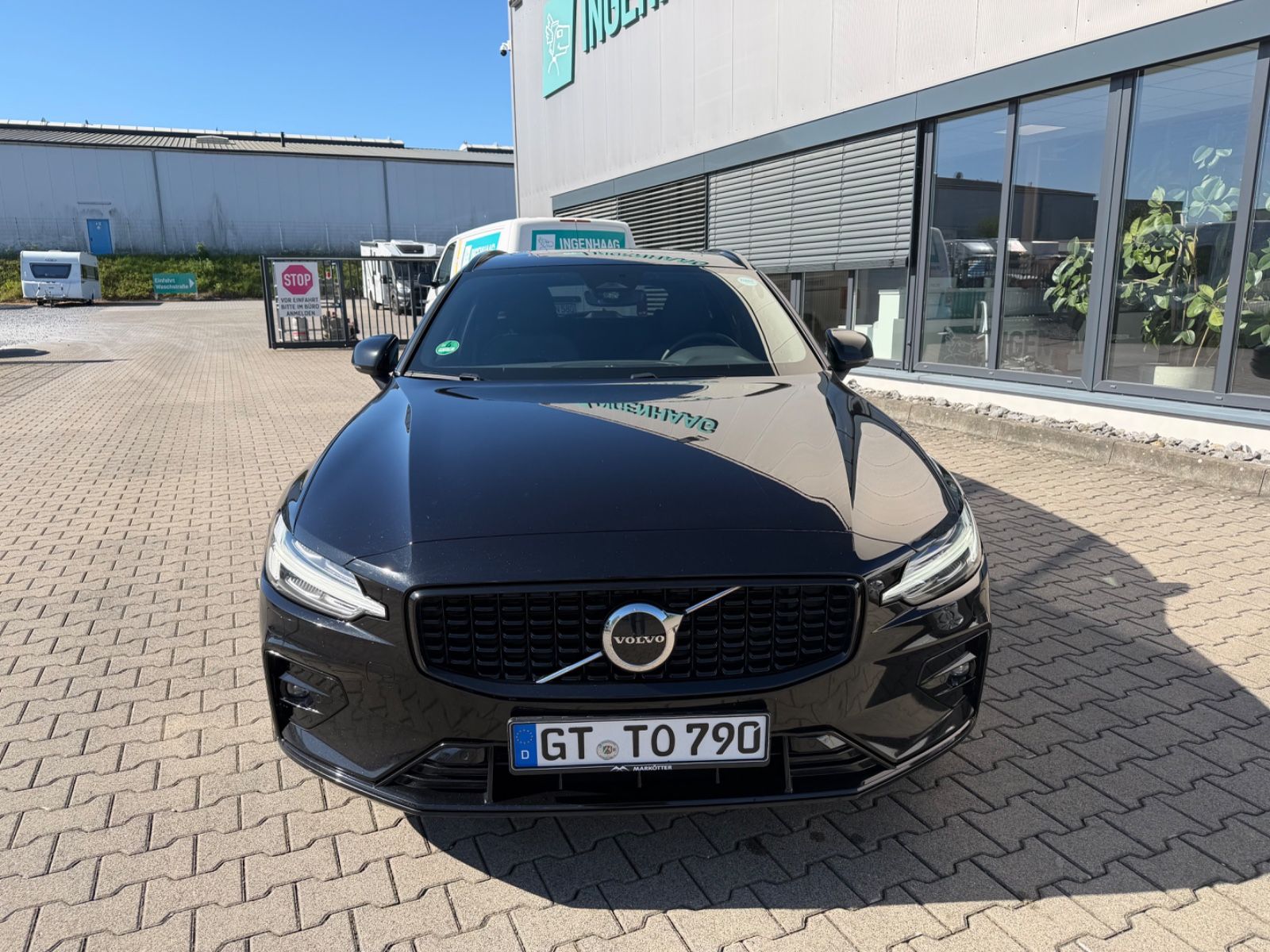 Fahrzeugabbildung Volvo V60 Kombi Plus Dark