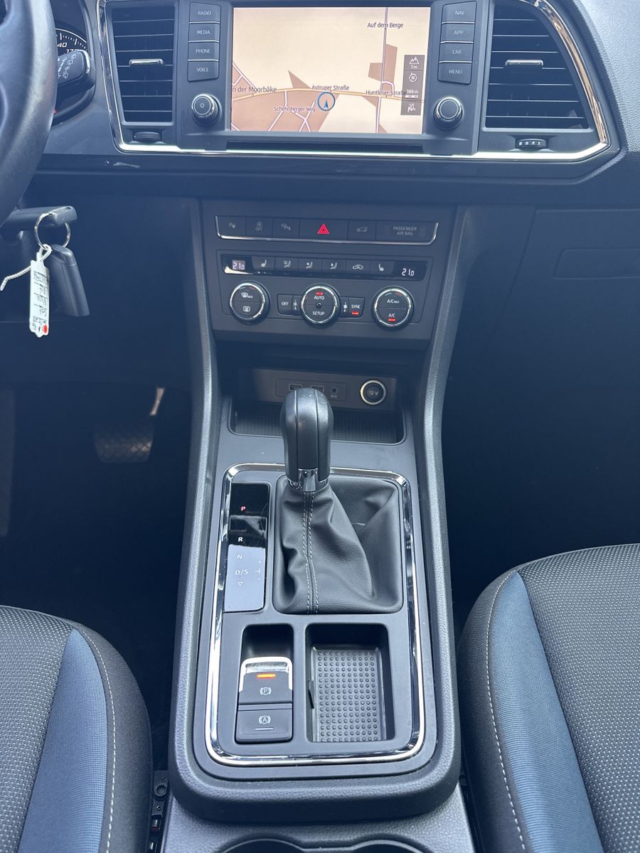 Fahrzeugabbildung SEAT Ateca 1.4 TSI DSG Style NAV+LED+360°+AHK