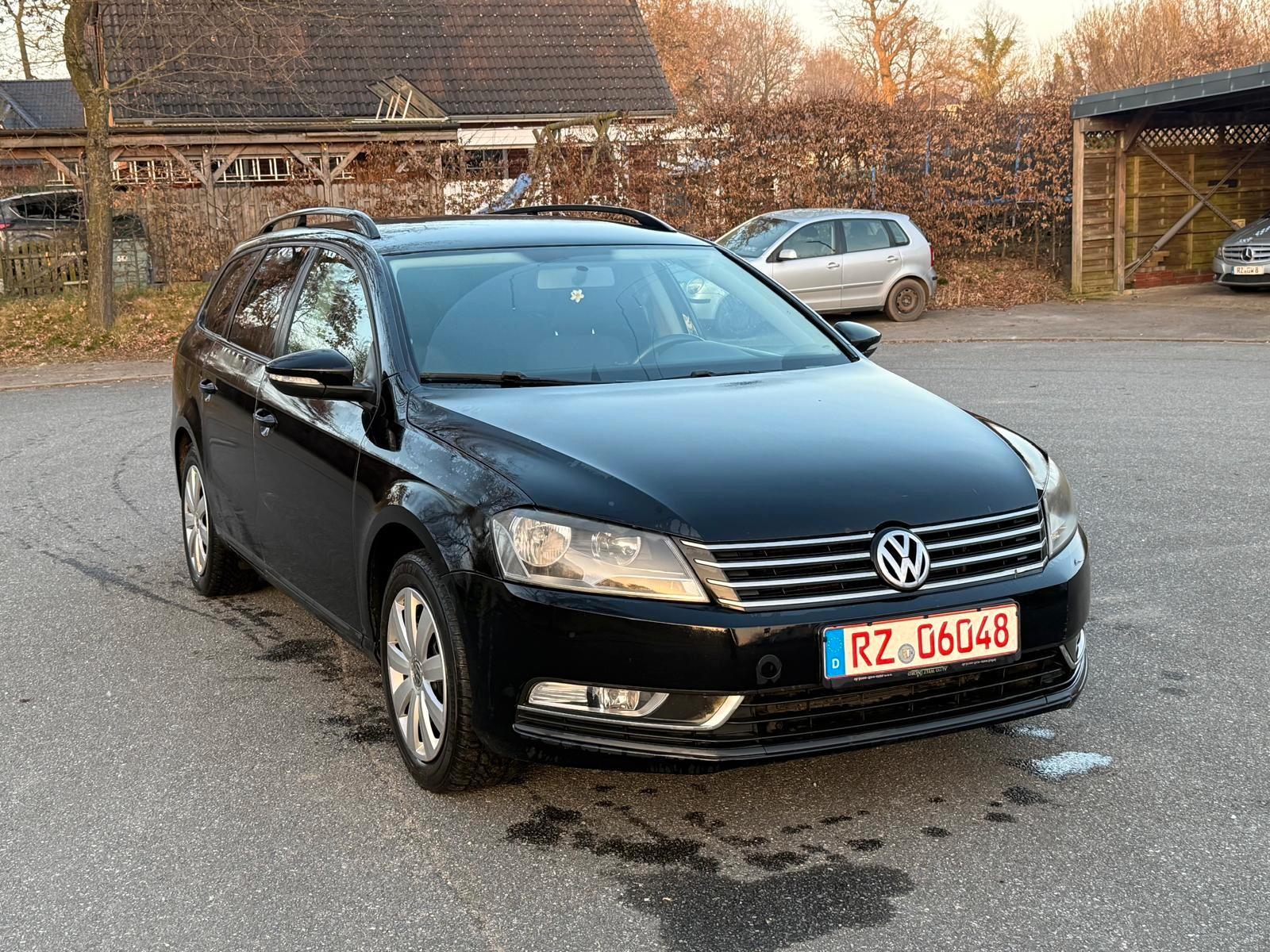 Volkswagen Passat 2011 — interior