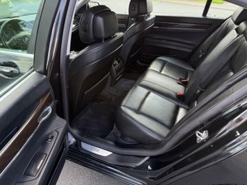 BMW 750 - 10