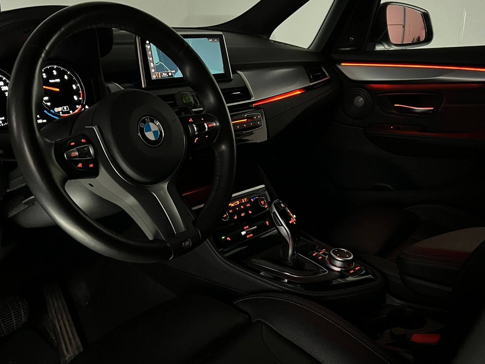 Fahrzeugabbildung BMW 220 d xDrive Gran Tourer M SPORT/HuD/ACC/7-SITZE