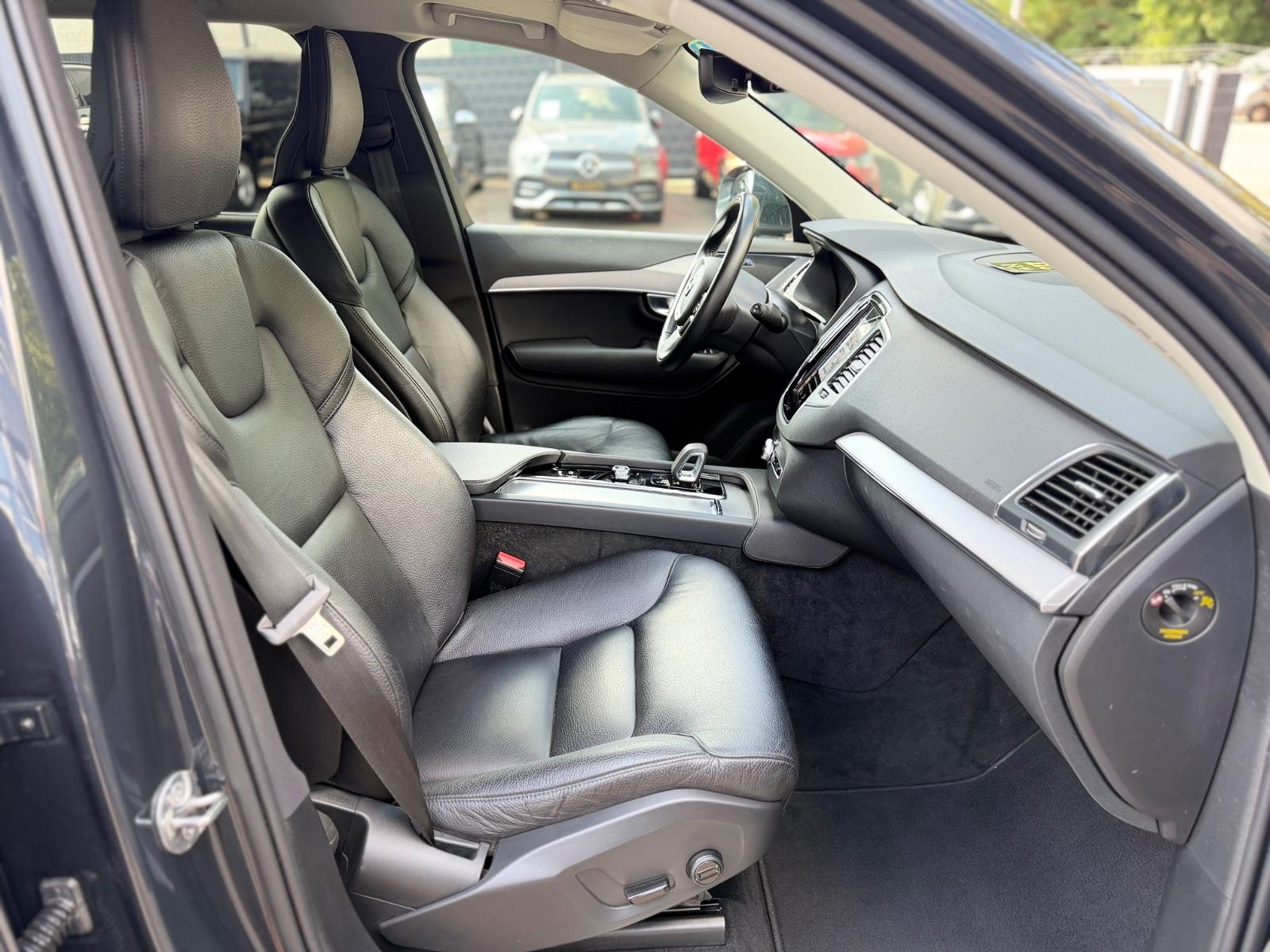 Volvo XC 90 MOMENTUM PRO AWD *7.SITZER*NAVI*LEDER*