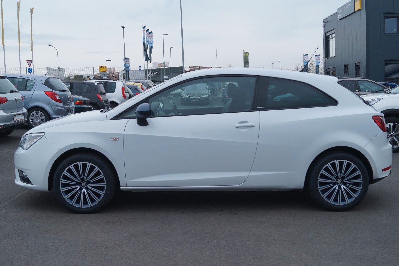 Fahrzeugabbildung SEAT Ibiza SC Connect *TÜV, Inspektion + Garantie