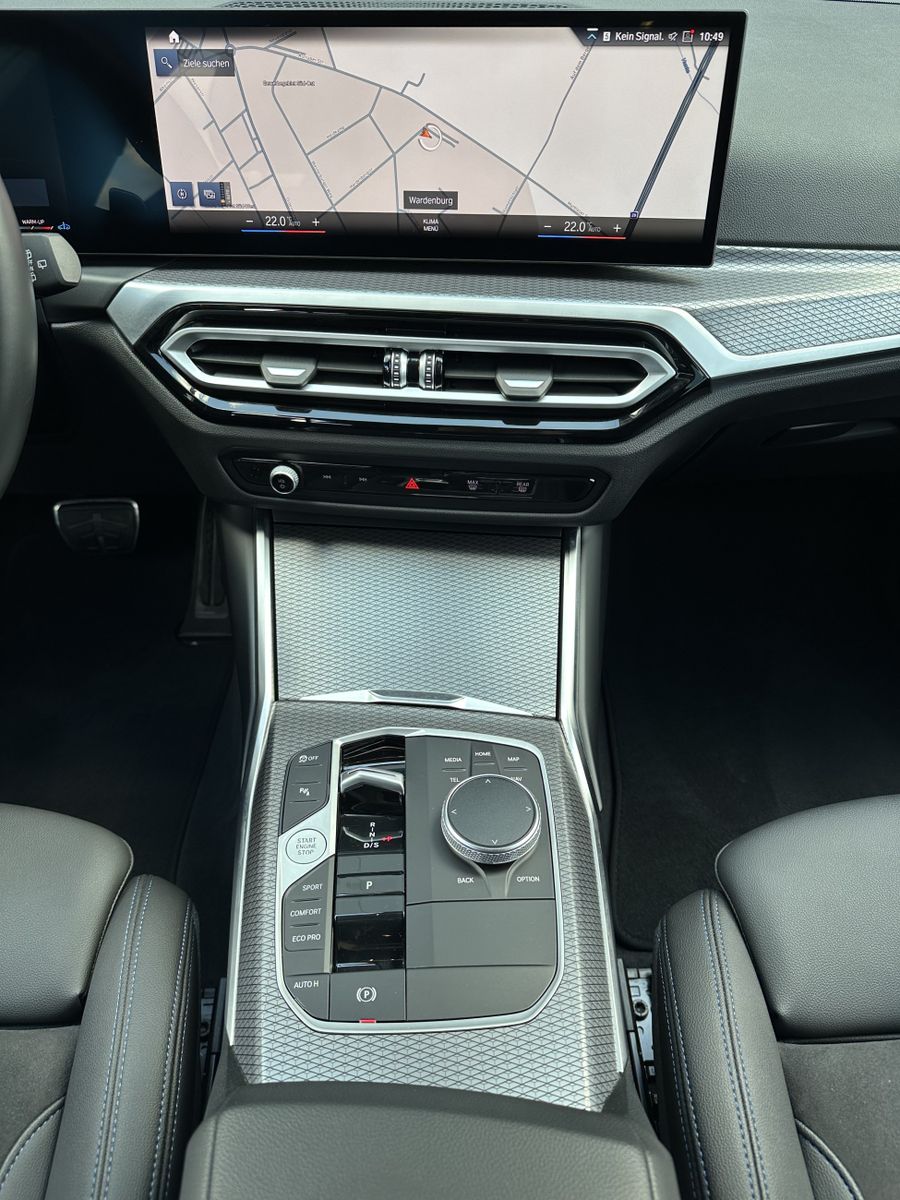 Fahrzeugabbildung BMW 320d Touring M-Sport NAV+LED+ACC+SHZ+VCOCKPIT+PP