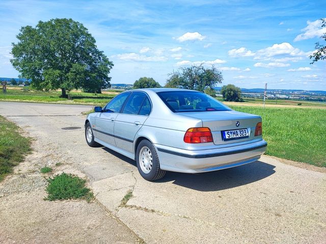 BMW 523i E39 Silber 2.Hand Top Gepflegt! T...